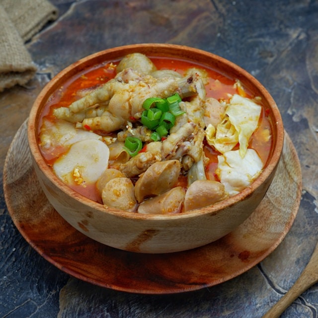 Seblak is a typical Sundanese dish with a savory and spicy taste. Made from wet crackers cooked with vegetables, eggs, chicken feet, seafood, and processed beef.