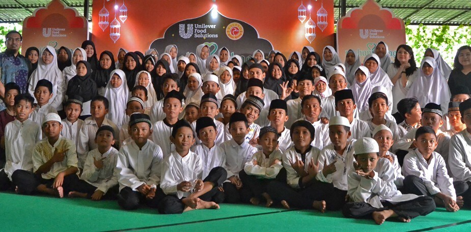 Sharing in Dining: Celebrating Ramadhan Together