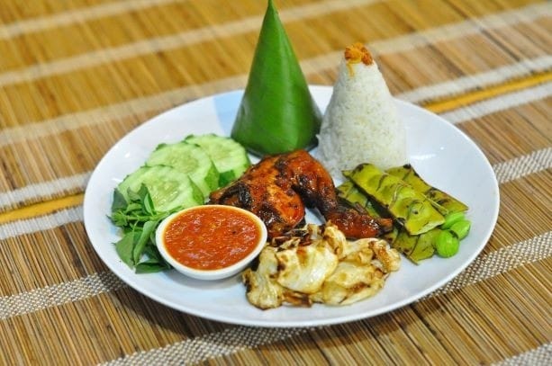 Nasi uduk favorit pelanggan Nasi uduk favorit pelanggan