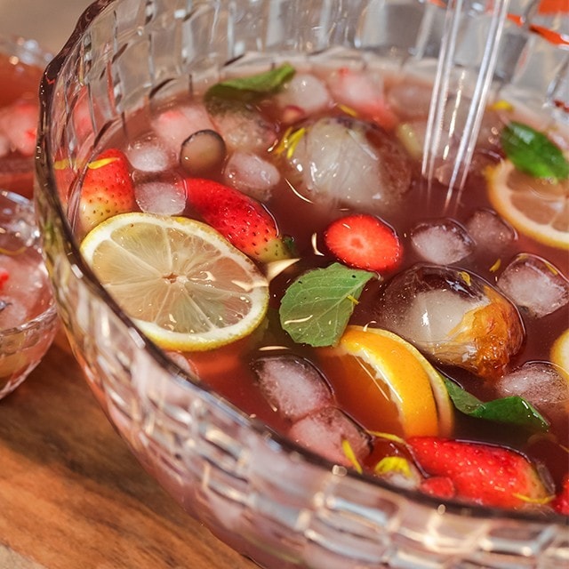 Perk Up with Caffeine-free Peppermint Tea Ideas