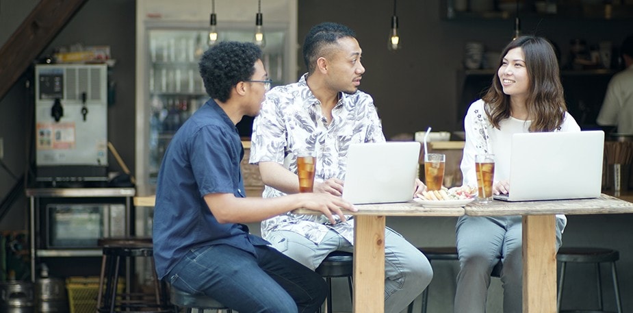 5 Ways to Draw In Millennials with a Sustainable Beverage Menu