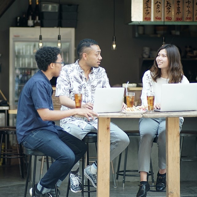 5 Ways to Draw In Millennials with a Sustainable Beverage Menu