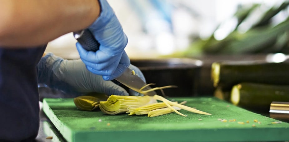 Memastikan Kebersihan Restoran & Chef