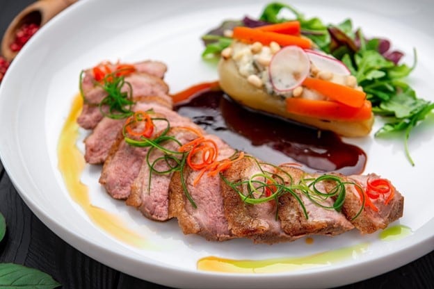 Dengan saus demi glace praktis dan lezat siap pakai, para chef bisa lebih fokus hal lain, misalnya inovasi menu hingga presentasi hidangan. Dengan saus demi glace praktis dan lezat siap pakai, para chef bisa lebih fokus hal lain, misalnya inovasi menu hingga presentasi hidangan.