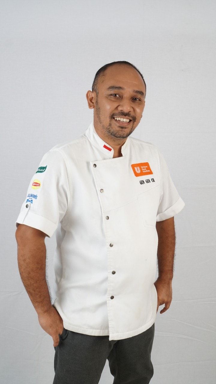 "Future menu dibuat dengan inspirasi berbagai hidangan terbaik dalam budaya Indonesia. Kami akan terus mendukung Anda dalam menciptakan resep sesuai tren dengan menggunakan bahan-bahan bergizi dan berkelanjutan, mengurangi jejak karbon, dan menerapkan teknik kuliner yang memaksimalkan rasa masakan." "Future menu dibuat dengan inspirasi berbagai hidangan terbaik dalam budaya Indonesia. Kami akan terus mendukung Anda dalam menciptakan resep sesuai tren dengan menggunakan bahan-bahan bergizi dan berkelanjutan, mengurangi jejak karbon, dan menerapkan teknik kuliner yang memaksimalkan rasa masakan."