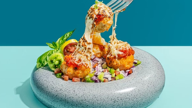 2. Bakso goreng saus napolitana 