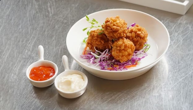 7. Bola udang goreng 