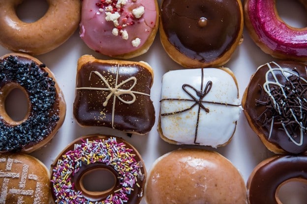 Seperti yangg terlihat pada gambar donat