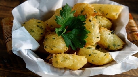Pom-pom potates, ide olahan kentang untuk menu snack atau appetizer. Pom-pom potates, ide olahan kentang untuk menu snack atau appetizer.
