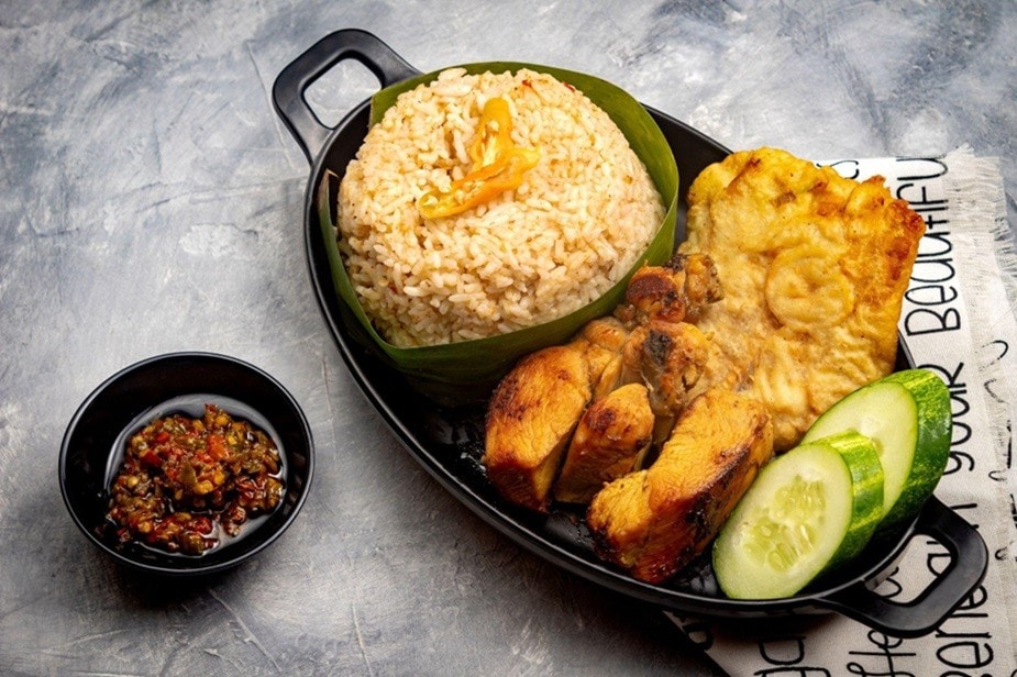 Nasi cikur khas Tasikmalaya yang aromatik. Nasi cikur khas Tasikmalaya yang aromatik.