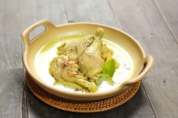 Ayam anam, masakan ayam bersantan khas Palembang. Ayam anam, masakan ayam bersantan khas Palembang.