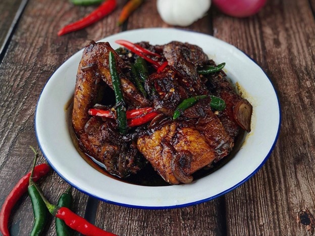 Ayam kecap rawit, makanan khas Palembang. Ayam kecap rawit, makanan khas Palembang.