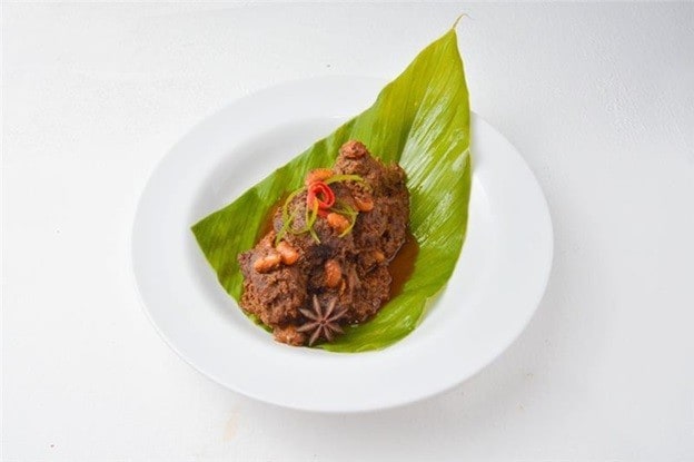 Rendang sapi, makanan khas Sumatra Barat yang mendunia. Rendang sapi, makanan khas Sumatra Barat yang mendunia.