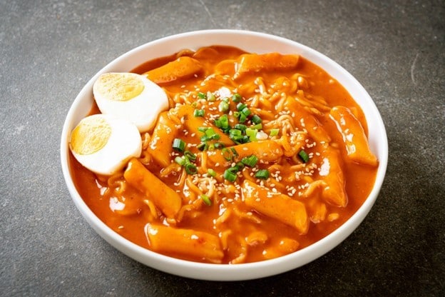 Hadirkan rabokki untuk olahan mie instan Korea yang disukai kalangan muda. Hadirkan rabokki untuk olahan mie instan Korea yang disukai kalangan muda.
