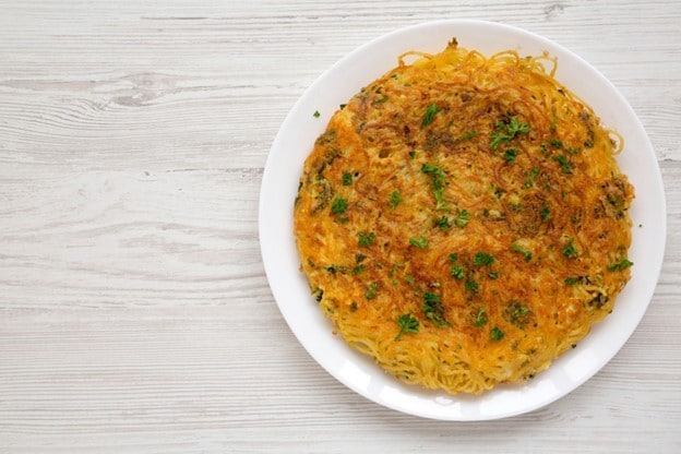 Olahan mie instan seperti omelet dapat jadi pilihan hidangan yang mengenyangkan. Olahan mie instan seperti omelet dapat jadi pilihan hidangan yang mengenyangkan.