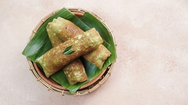 Teksturnya lembut dengan rasa serabi yang manis, gurih, dan legit jadi daya tarik makanan khas Solo ini.  