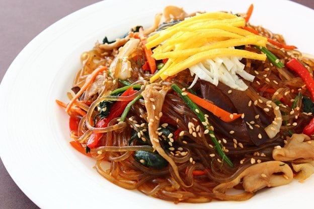 Mie singkong dengan teksturnya yang kenyal dapat Anda olah menjadi mi goreng atau mi nyemek. Mie singkong dengan teksturnya yang kenyal dapat Anda olah menjadi mi goreng atau mi nyemek.
