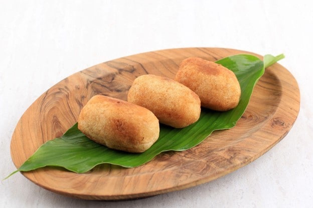 Sajikan olahan singkong goreng ini sebagai menu camilan. Sajikan olahan singkong goreng ini sebagai menu camilan.