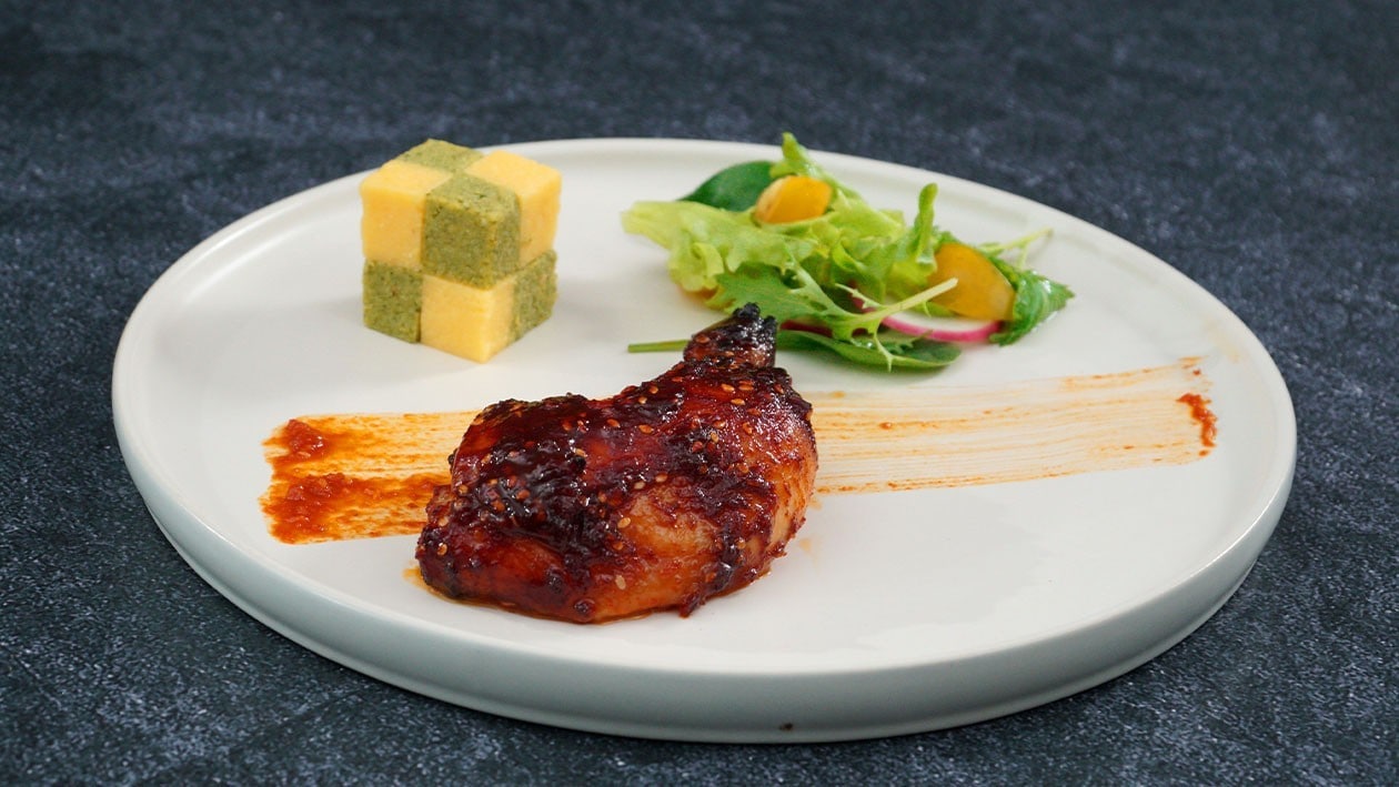 Paha Ayam Bakar Gochujang dengan Keju Ricotta dan Polenta Bayam Dadu