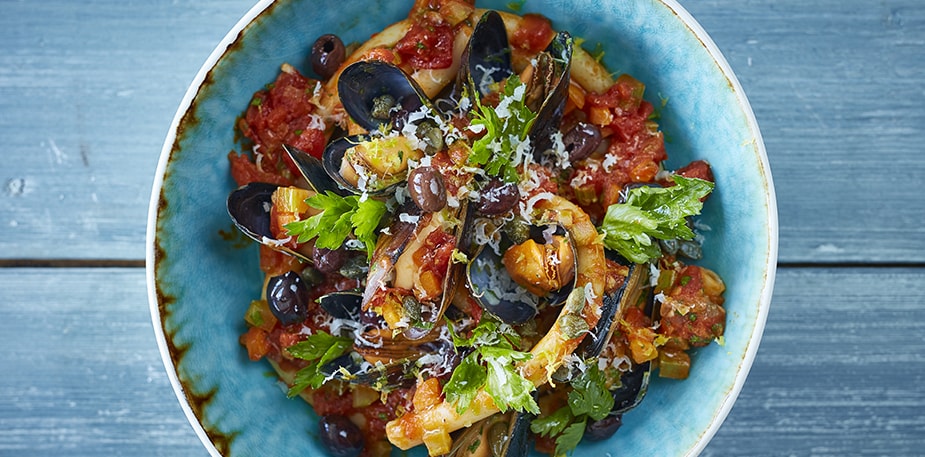 Pasta dengan Remis, Tomat, dan Zaitun