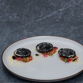 Ravioli Cumi-Cumi Hitam dengan Isian Ayam Bakar Szechuan