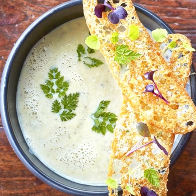 Sup Kentang Truffle dengan Crostini