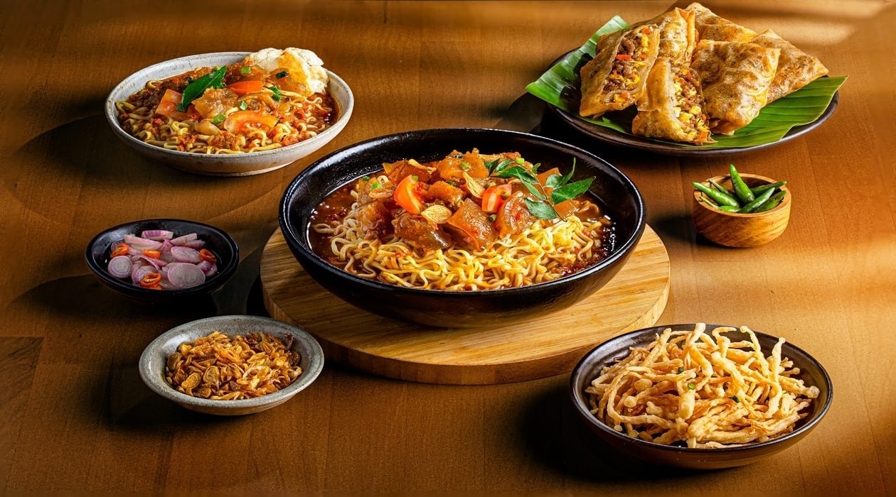 Mie Kikil yang cocok disajikan untuk penyuka daging sapi, khususnya kikil