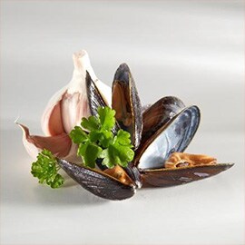 4. Kombinasi kerang, bawang putih, dan daun peterseli