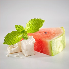 4. Kombinasi feta, daun mint, dan semangka 4. Kombinasi feta, daun mint, dan semangka