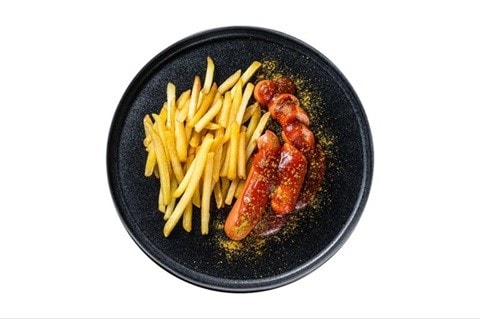 Olahan sosis simpel dengan saus kari dan kentang goreng. Olahan sosis simpel dengan saus kari dan kentang goreng.