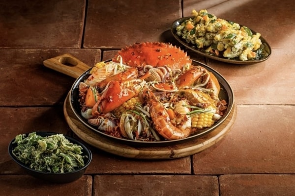 Tumis Seafood Mala salah satu aneka tumis sayuran disajikan dalam piring bentuk pan Tumis Seafood Mala salah satu aneka tumis sayuran disajikan dalam piring bentuk pan